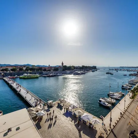 Harbour Lounge Апартаменти