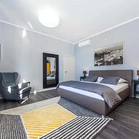 Harbour Lounge * Задар